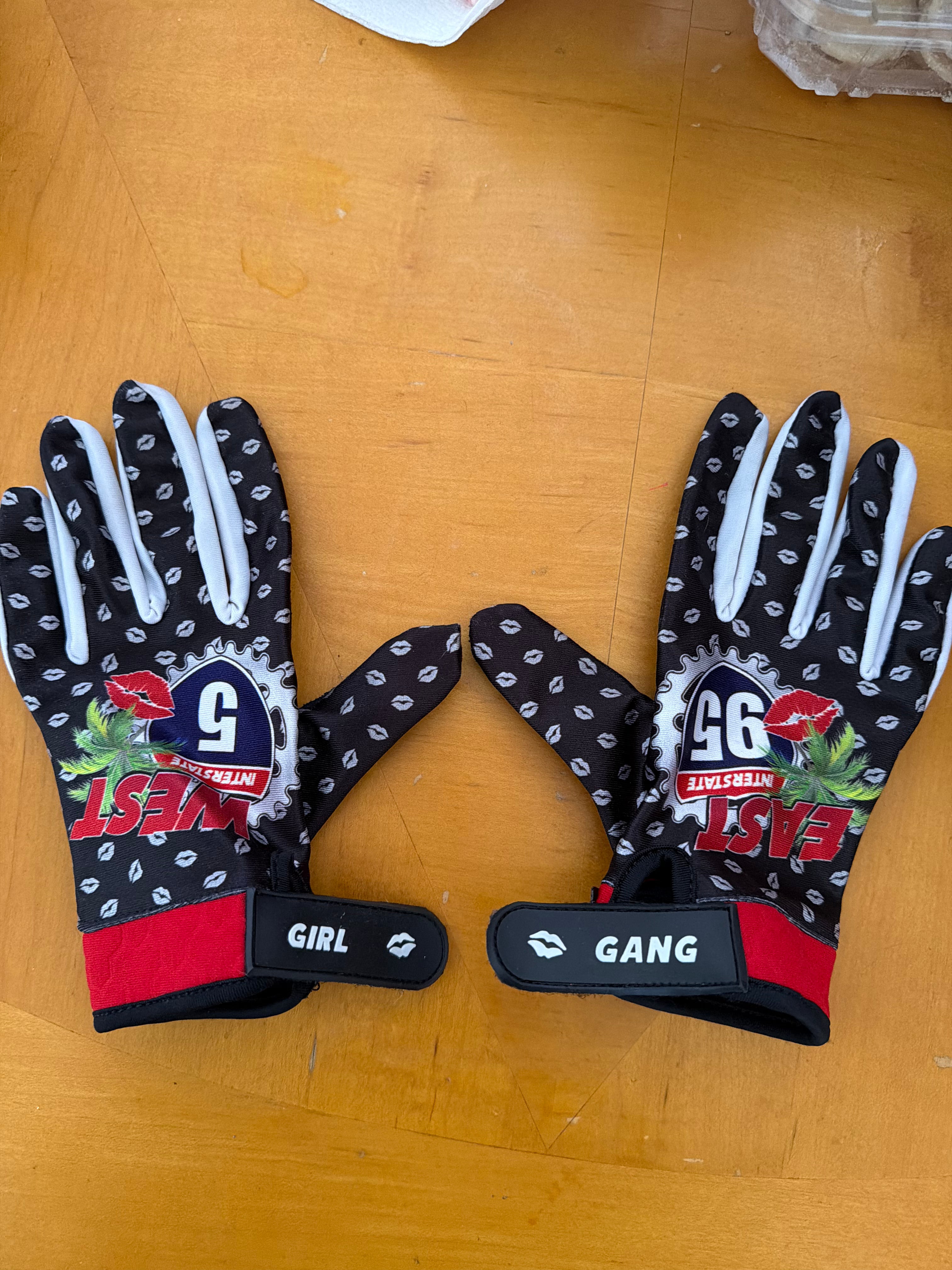 East2West GG Glove