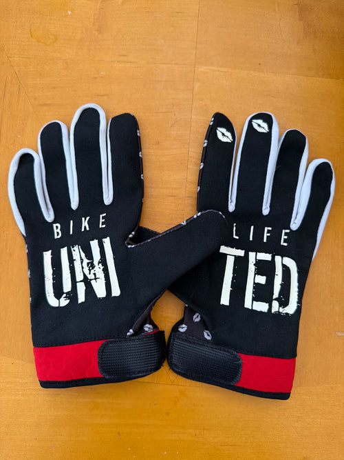 East2West GG Glove